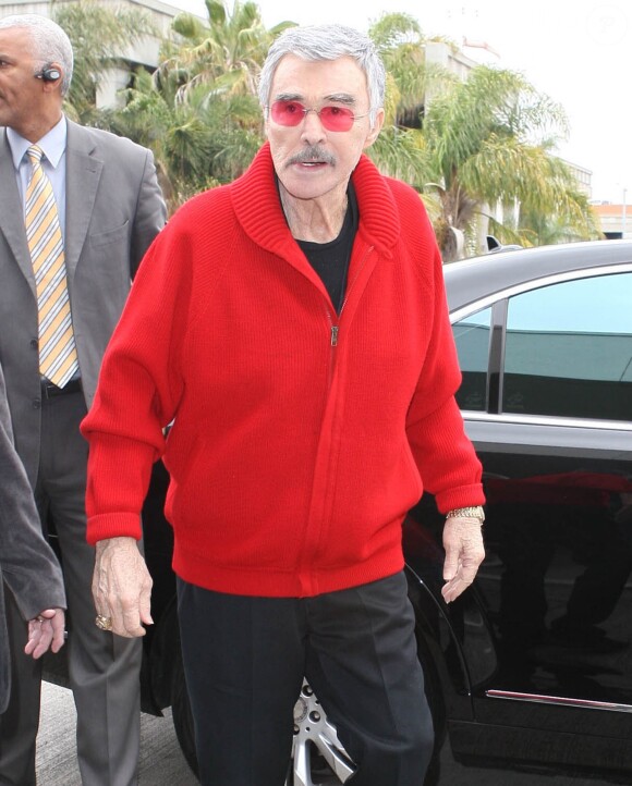 Burt Reynolds arrive a l'aeroport de Los Angeles, le 9 Juin 2013.