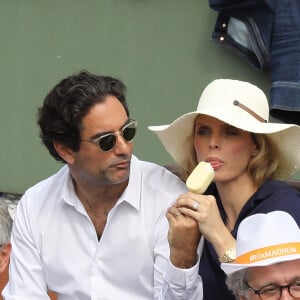 Sylvie Tellier (enceinte) et son mari Laurent dans les tribunes des Internationaux de France de Tennis de Roland Garros à Paris, le 10 juin 2018. © Dominique Jacovides - Cyril Moreau/Bestimage