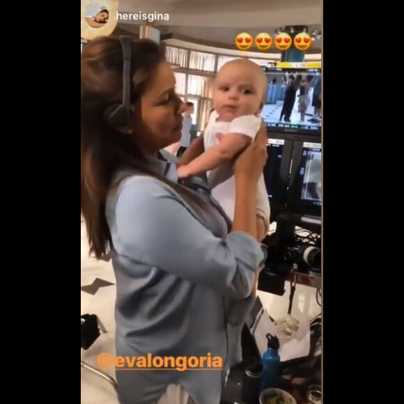 Eva Longoria et son fils Santiago sur le tournage de Grand Hotel. Instagram, septembre 2018