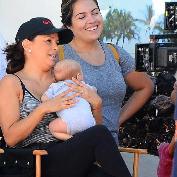 Exclusif - Eva Longoria sur le tournage de la série Grand Hotel avec son nouveau-né Santiago à Los Angeles. Le 29 août 2018