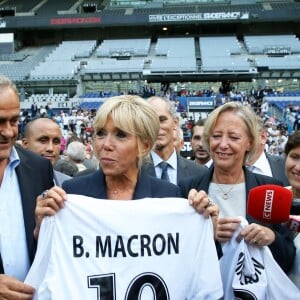 Michel Platini, la Première Dame Brigitte Macron, la secrétaire d'Etat chargée des Personnes handicapées Sophie Cluzel et la ministère des Sports Roxana Maracineanu - La Première Dame donne le coup d'envoi du match de football caritatif au profit de la fondation Pierre Deniker opposant le Variétés Club de France à l'équipe de France des Parlementaires au Stade de France à Saint-Denis, Seine Saint-Denis, France, le 12 septembre 2018. Brigitte Macron a reçu deux maillots floqués de son nom et celui du président. © Dominique Jacovides/Bestimage