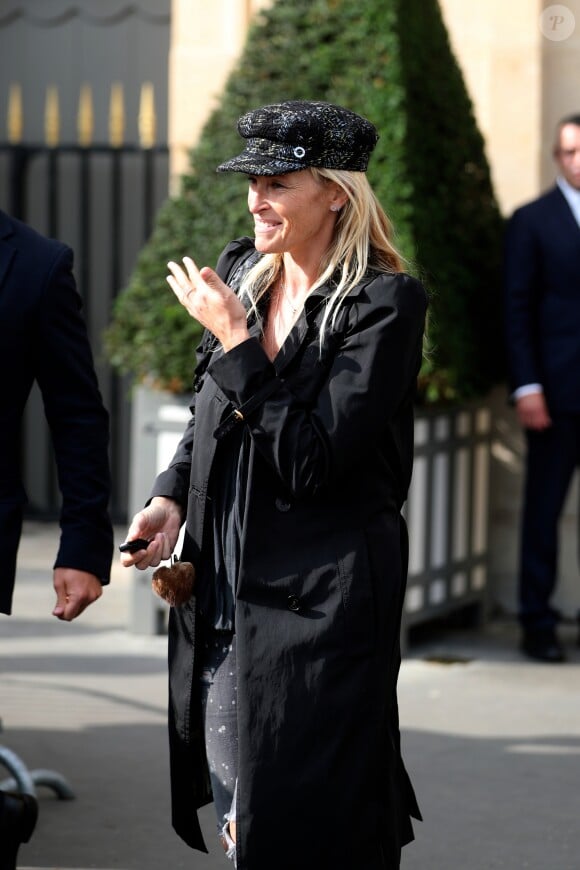 Exclusif - Estelle Lefébure quitte l'hôtel de Crillon après avoir passé l'après-midi avec son amie Jessica Lemarié-Pirès, épouse de Robert Pirè à Paris le 12 juin 2018.