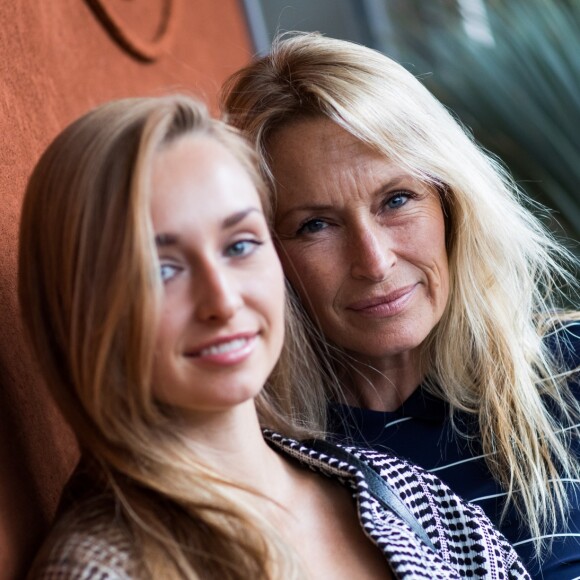 Estelle Lefebure et sa fille Emma Smet - People au village des Internationaux de Tennis de Roland Garros à Paris, le 6 juin 2018. © Cyril Moreau/Bestimage