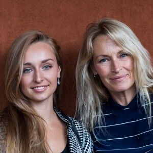 Estelle Lefebure et sa fille Emma Smet - People au village des Internationaux de Tennis de Roland Garros à Paris, le 6 juin 2018. © Cyril Moreau/Bestimage