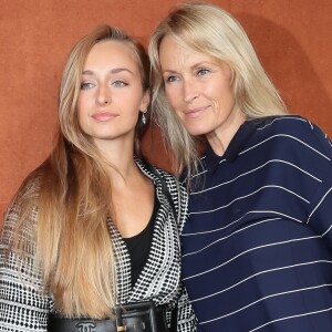 Emma Hallyday et sa mère Estelle Lefébure - Les célébrités au village des Internationaux de Tennis de Roland Garros à Paris, France, le 6 juin 2018. © Cyril Moreau/Bestimage