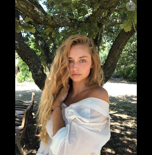 Emma Smet pose sur Instagram pendant ses vacances. Août 2018.