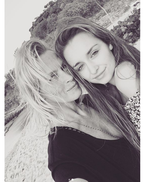 Estelle Lefébure et Emma Smet sur une photo publiée le 13 septembre 2018 pour les 21 ans de la jeune femme.