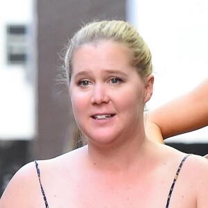 Exclusif - Amy Schumer arrive à l'émission "Comedy Cellar" à New York, le 29 juin 2018