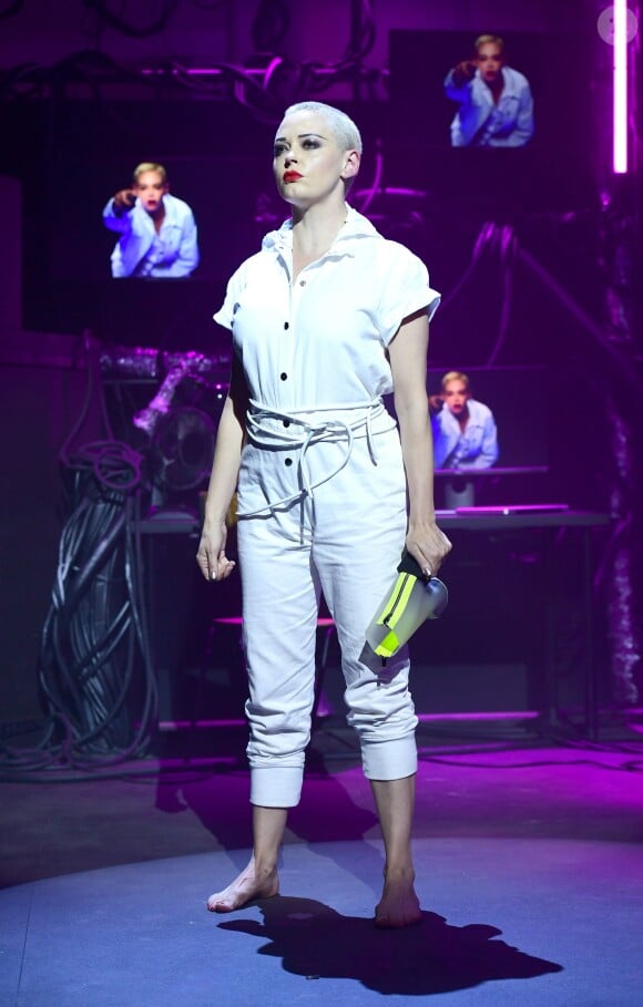 Rose McGowan au défilé du créateur Nicholas Kirkwood pendant la Fashion Week de Londres à l'Ambika P3, le 16 septembre 2018