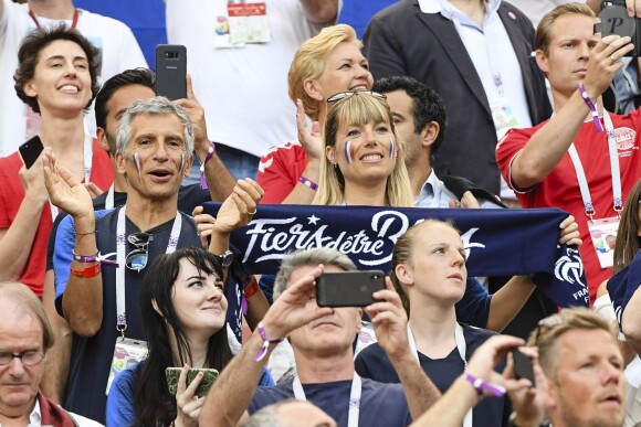 Nagui et sa femme Mélanie Page - Célébrités dans les tribunes lors du match de coupe du monde opposant la France au Danemark au stade Loujniki à Moscou, Russia, le 26 juin 2018. Le match s'est terminé par un match nul 0-0. © Pierre Perusseau/Bestimage