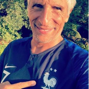 Nagui arborant le nouveau maillot de l'équipe de France de football - Instagram, 29 juillet 2018