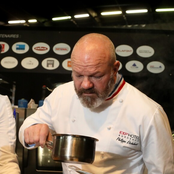  Exclusif - Le chef Philippe Etchebest fait le tour du salon "Exp'Hotel" à Bordeaux le 20 novembre 2017. Il animera de nombreux ateliers, conférences et cours de cuisines en public. Une douzaine de concours également récompenseront les meilleurs chefs et les espoirs de la restauration. Le concours le plus original est cette année sur le thème " La tête de cochon dans tous ses états". © Patrick Bernard/ Bestimage  No Web en Suisse / Belgique20/11/2017 - Bordeaux