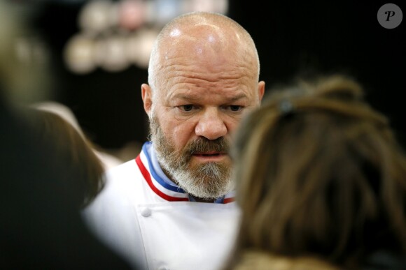 Exclusif - Le chef Philippe Etchebest fait le tour du salon "Exp'Hotel" à Bordeaux le 20 novembre 2017. Il animera de nombreux ateliers, conférences et cours de cuisines en public. Une douzaine de concours également récompenseront les meilleurs chefs et les espoirs de la restauration. Le concours le plus original est cette année sur le thème " La tête de cochon dans tous ses états". © Patrick Bernard/ Bestimage No Web en Suisse / Belgique20/11/2017 - Bordeaux