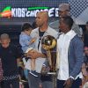 Tristan Thompson, Dahntay Jones, Kyrie Irving, Richard Jefferson, Iman Shumpert (arrière-plan à droite) et J. R. Smith lors des Nickelodeon Kids' Choice Sports Awards 2016 en juillet 2016 à Los Angeles.