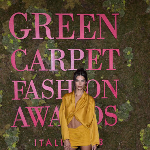 Emily Ratajkowski lors de la soirée des Green Carpet Fashion Awards au théâtre La Scala à Milan, Italie, le 23 septembre 2018.