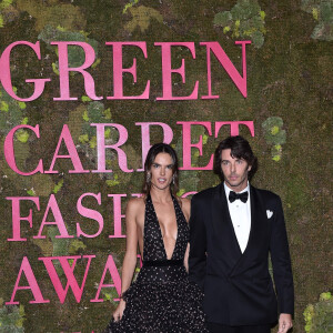 Alessandra Ambrosio et son compagnon Nicolo Oddi lors de la soirée des Green Carpet Fashion Awards au théâtre La Scala à Milan, Italie, le 23 septembre 2018.