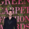 Jeremy Irvine lors de la soirée des Green Carpet Fashion Awards au théâtre La Scala à Milan, Italie, le 23 septembre 2018.