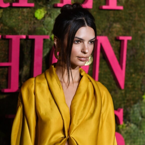 Emily Ratajkowski lors de la soirée des Green Carpet Fashion Awards au théâtre La Scala à Milan, Italie, le 23 septembre 2018.