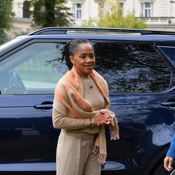 Meghan Markle, duchesse de Sussex, le prince Harry et Doria Ragland, mère de Meghan, lors d'une réception au palais de Kensington en l'honneur des auteures du livre de recettes Together, le 20 septembre 2018 à Londres.