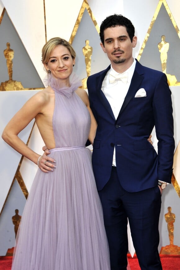 Damien Chazelle et sa compagne Olivia Hamilton à la 89e cérémonie des Oscars au Hollywood & Highland Center à Los Angeles, le 26 février 2017.
