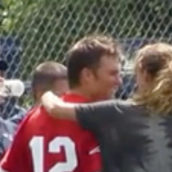 Gisele Bundchen a amené ses enfants Vivian et Benjamin au stade Gillette pour rendre visite à son mari Tom Brady à l'occasion de son 41ème anniversaire à Foxborought le 3 août 2018.