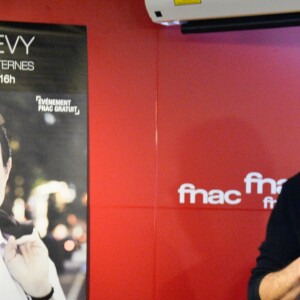 Marc Levy dédicace de son livre "Stanfield" à la Fnac des Ternes à Paris le 22 avril 2017. © Coadic Guirec/Bestimage