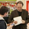 Exclusif - Marc Levy en dédicace pour son roman "Stanfield" au centre commercial Carrefour Montesson, dans les Yvelines le 21 Avril 2017. © Denis Guignebourg/BestImage