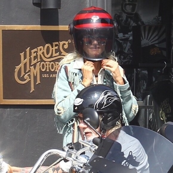 Exclusif - Laeticia Hallyday fait une grande virée sur les Harley-Davidson de Johnny avec Pierre Billon, Philippe Fatien et Fabrice Le Ruyet (mari d'Anne Marcassus) à Los Angeles le 28 septembre 2018.