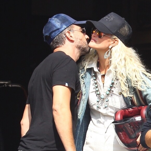 Exclusif - Laeticia Hallyday fait une grande virée sur les Harley-Davidson de Johnny avec Pierre Billon, Philippe Fatien et Fabrice Le Ruyet (mari d'Anne Marcassus) à Los Angeles le 28 septembre 2018.