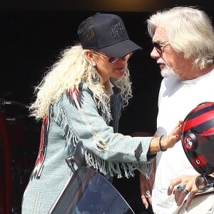 Exclusif - Laeticia Hallyday fait une grande virée sur les Harley-Davidson de Johnny avec Pierre Billon, Philippe Fatien et Fabrice Le Ruyet (mari d'Anne Marcassus) à Los Angeles le 28 septembre 2018.