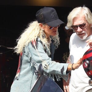 Exclusif - Laeticia Hallyday fait une grande virée sur les Harley-Davidson de Johnny avec Pierre Billon, Philippe Fatien et Fabrice Le Ruyet (mari d'Anne Marcassus) à Los Angeles le 28 septembre 2018.