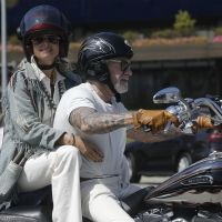 Laeticia Hallyday à Los Angeles : Virées bikers sur la moto de son Johnny