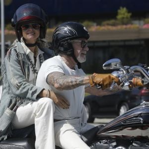 Exclusif - Laeticia Hallyday fait une grande virée sur les Harley-Davidson de Johnny avec Pierre Billon, Philippe Fatien et Fabrice Le Ruyet (mari d'Anne Marcassus) à Los Angeles le 28 septembre 2018.