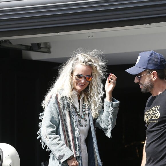 Exclusif - Laeticia Hallyday fait une grande virée sur les Harley-Davidson de Johnny avec Pierre Billon, Philippe Fatien et Fabrice Le Ruyet (mari d'Anne Marcassus) à Los Angeles le 28 septembre 2018.