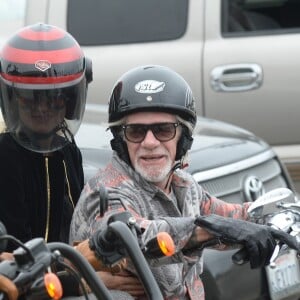 Exclusif  - Laeticia Hallyday fait une grande virée sur les Harley-Davidson de Johnny avec Pierre Billon, Philippe Fatien et Fabrice Le Ruyet (mari d'Anne Marcassus) à Los Angeles le 27 septembre 2018.