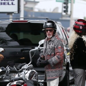 Exclusif - Laeticia Hallyday fait une grande virée sur les Harley-Davidson de Johnny avec Pierre Billon, Philippe Fatien et Fabrice Le Ruyet (mari d'Anne Marcassus) à Los Angeles le 27 septembre 2018.