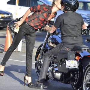 Johnny Hallyday et sa femme Laeticia sont allés se promener en moto aux alentours de Los Angeles, le 27 septembre 2014.