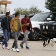 Johnny Hallyday arrive avec sa chienne Cheyenne pour aller déjeuner avec ses amis, Pierre Rambaldi et le musicien Jean-Claude Sindres au restaurant Nobu dans le quartier de Malibu à Los Angeles, Californie, Etats-Unis, le 2 avril 2017.