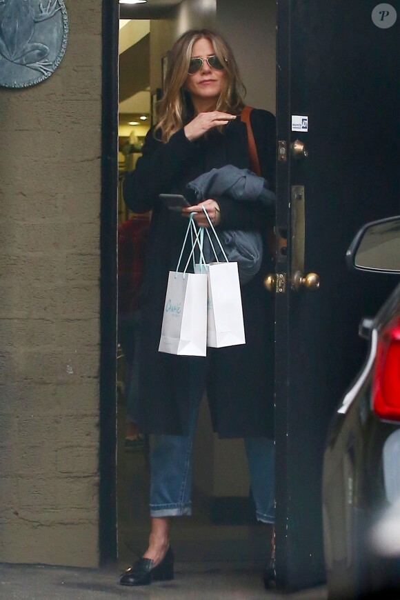 Exclusif - Jennifer Aniston à la sortie du salon de coiffure Canale Hair Salon à Beverly Hills, le 21 mai 2018.