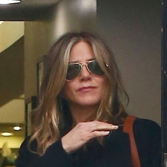 Exclusif - Jennifer Aniston à la sortie du salon de coiffure Canale Hair Salon à Beverly Hills, le 21 mai 2018.