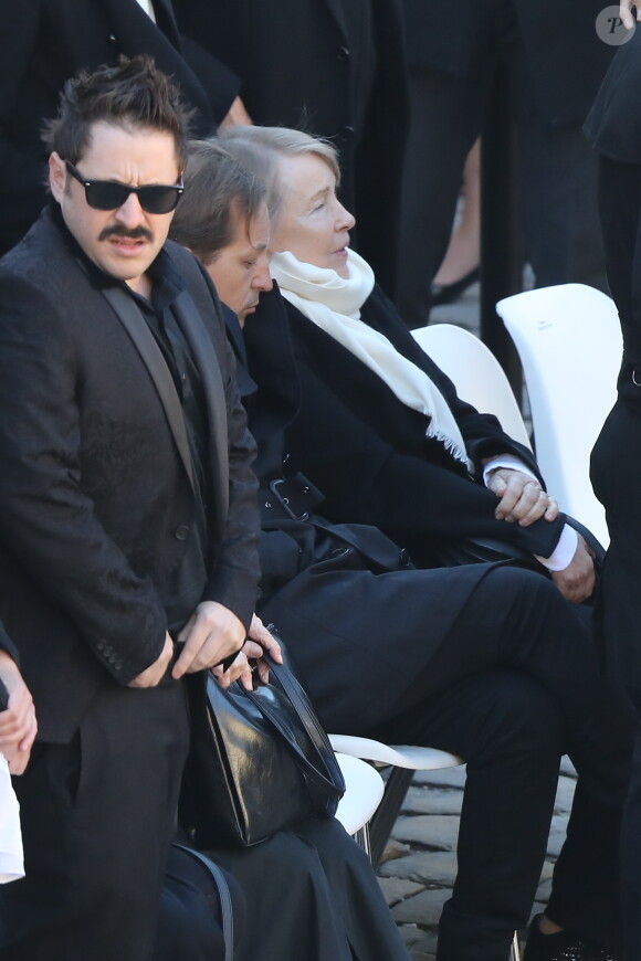 Mischa Aznavour et sa mère Ulla Aznavour - Arrivées à l'hommage national à Charles Aznavour à l'Hôtel des Invalides à Paris. Le 5 octobre 2018 © Jacovides-Moreau / Bestimage