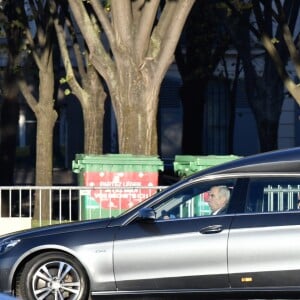 Arrivée de la voiture funéraire à l'hommage national à Charles Aznavour à l'Hôtel des Invalides à Paris, France, le 5 octobre 2018.