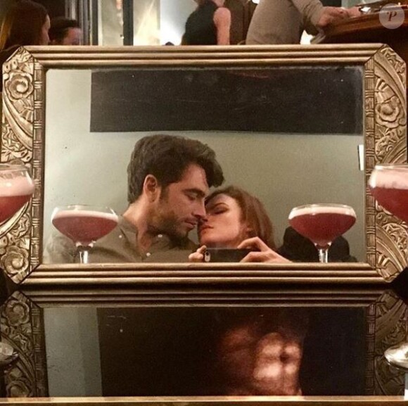 Elodie Frégé et Gian Marco Tavani passent la soirée en amoureux, à Paris, le 6 octobre 2018
