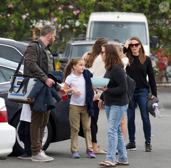 Ben Affleck et son ex Jennifer Garner passent la journée avec leurs enfants Violet, Seraphina et Samuel à Los Angeles, le 3 octobre 2018