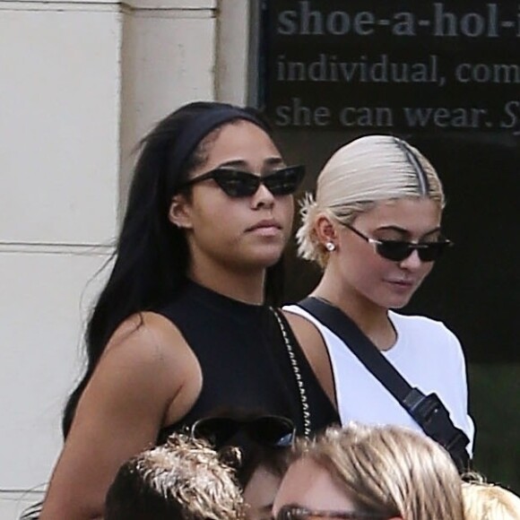 Kylie Jenner et son amie Jordyn Woods font du shopping à Los Angeles, le 7 octobre 2018.