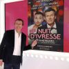 Jean-Luc Reichmann pose devant l'affiche du film "Nuit d'ivresse" à Paris le 9 janvier 2018