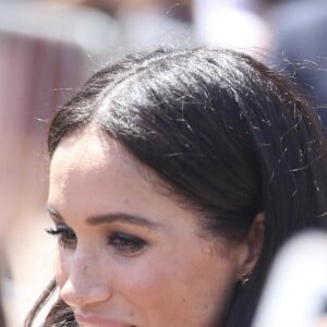 Le prince Harry, duc de Sussex et sa femme Meghan Markle, duchesse de Sussex (enceinte) sont allés à la rencontre des habitants de Sydney le premier jour de leur première tournée officielle en Australie, le 16 octobre 2018.