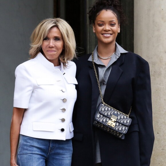 La chanteuse Rihanna est reçue par Brigitte Macron au palais de l'Elysée à Paris, le 26 juillet 2017, venue pour un entretien avec le président de la République. © Stéphane Lemouton / Bestimage