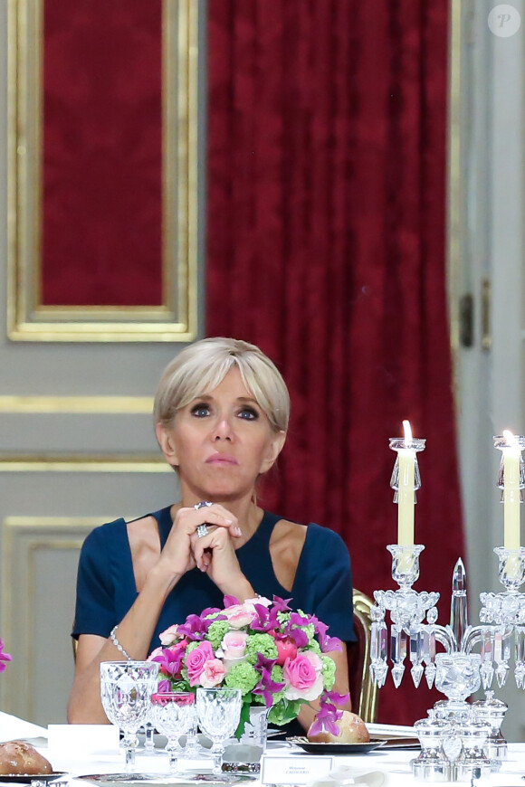 La Première Dame Brigitte Macron - Le président de la République française, sa femme la Première Dame, le président de la République de Corée du Sud et sa femme lors du dîner d'Etat au palais de l'Elysée à Paris, France, le 15 octobre 2018. © Stéphane Lemouton/Bestimage