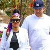 Rob Kardashian et sa fiancée Blac Chyna se promènent dans les rues de Los Angeles, le 6 avril 2016.